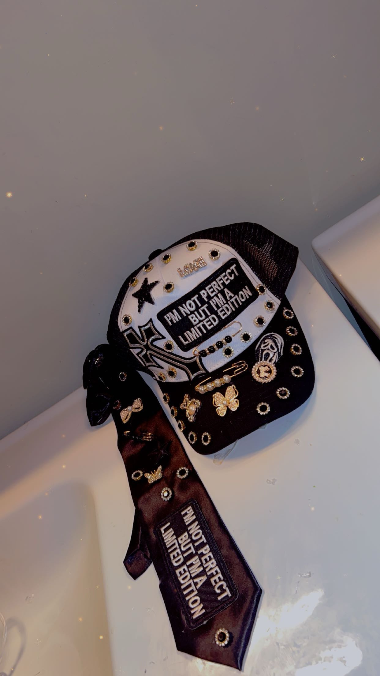 Customized hat and tie set