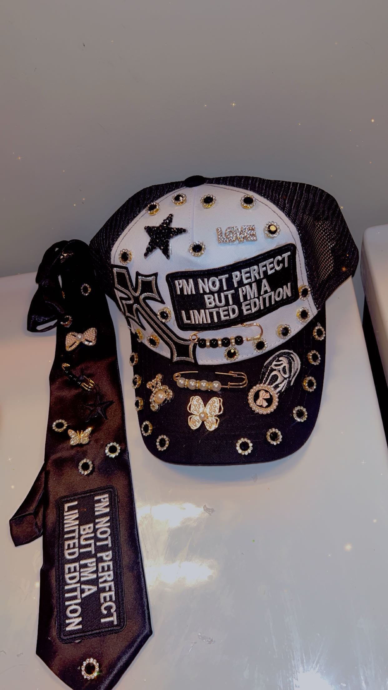 Customized hat and tie set